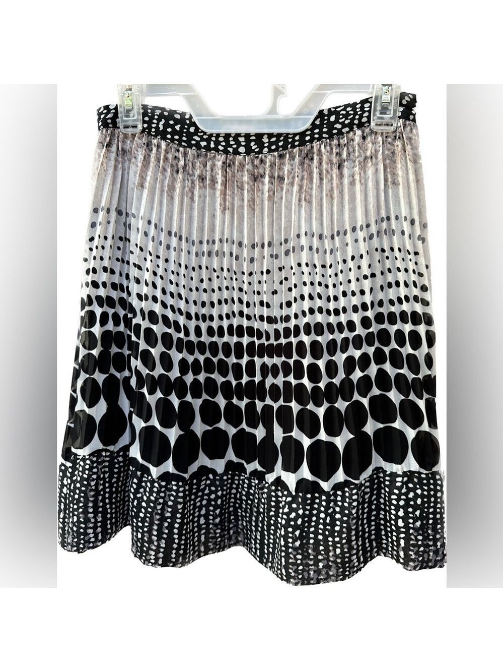Mystree white Pleated Skirt Polka Dot Print Size Small 👀 Looks brand new